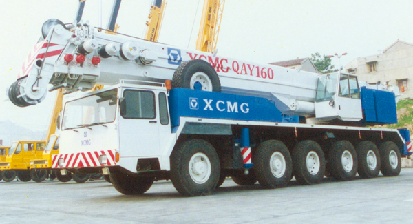 盈彩官网平台成功研发亚洲最大160吨全地面起重机